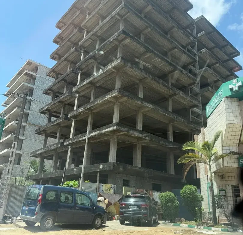 Immeuble R+8 gros œuvre terminé à vendre Marcory Zone 4 Abidjan — Résidence BAKRO II 16 appartements ACD